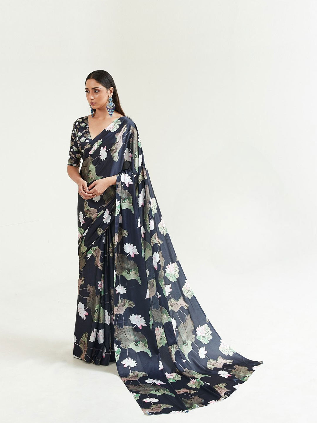 

Rujave Floral Satin Saree, Black