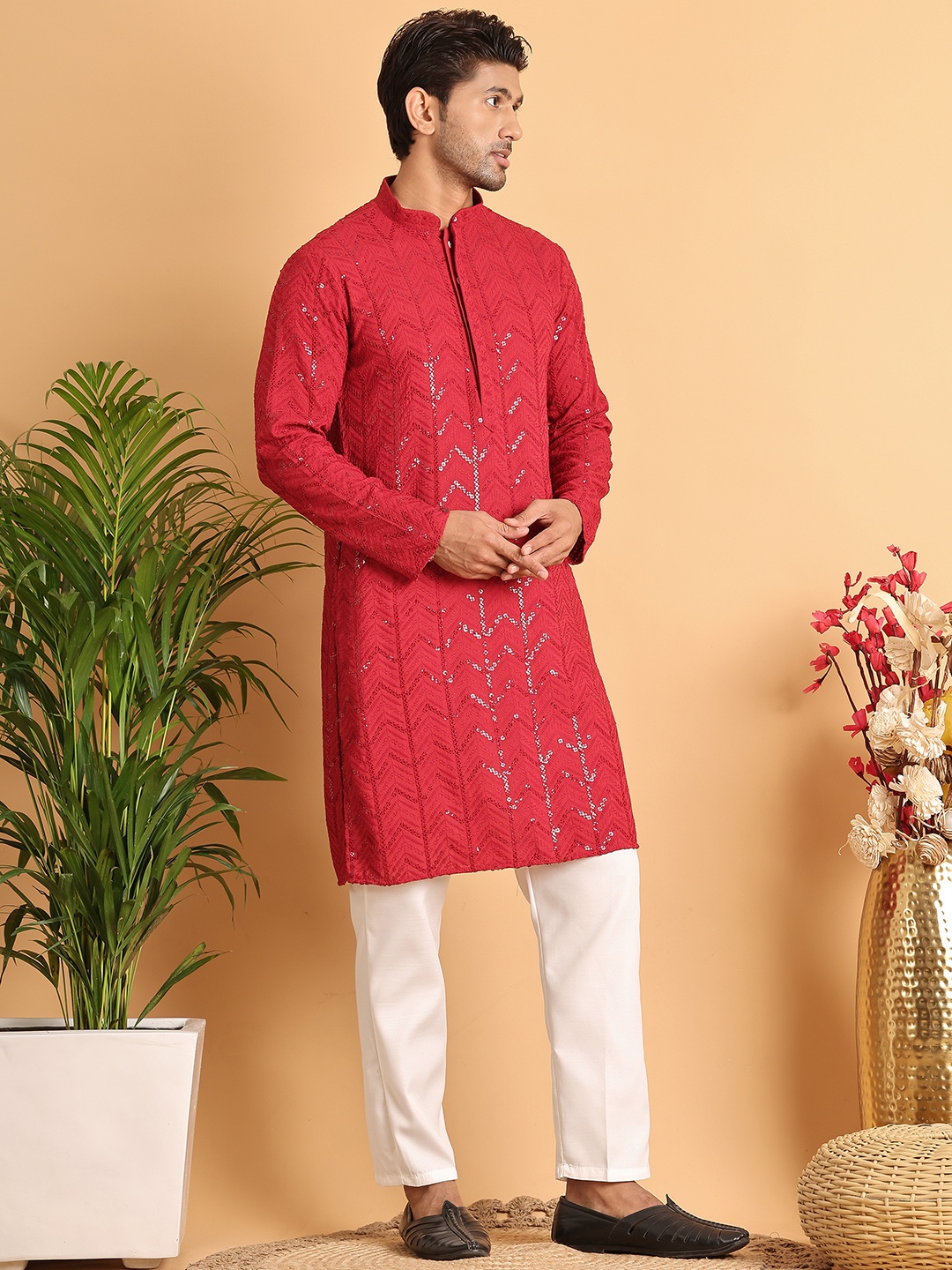 

Jompers Men Ethnic Motifs Embroidered Regular Sequinned Kurta with Pyjamas, Maroon