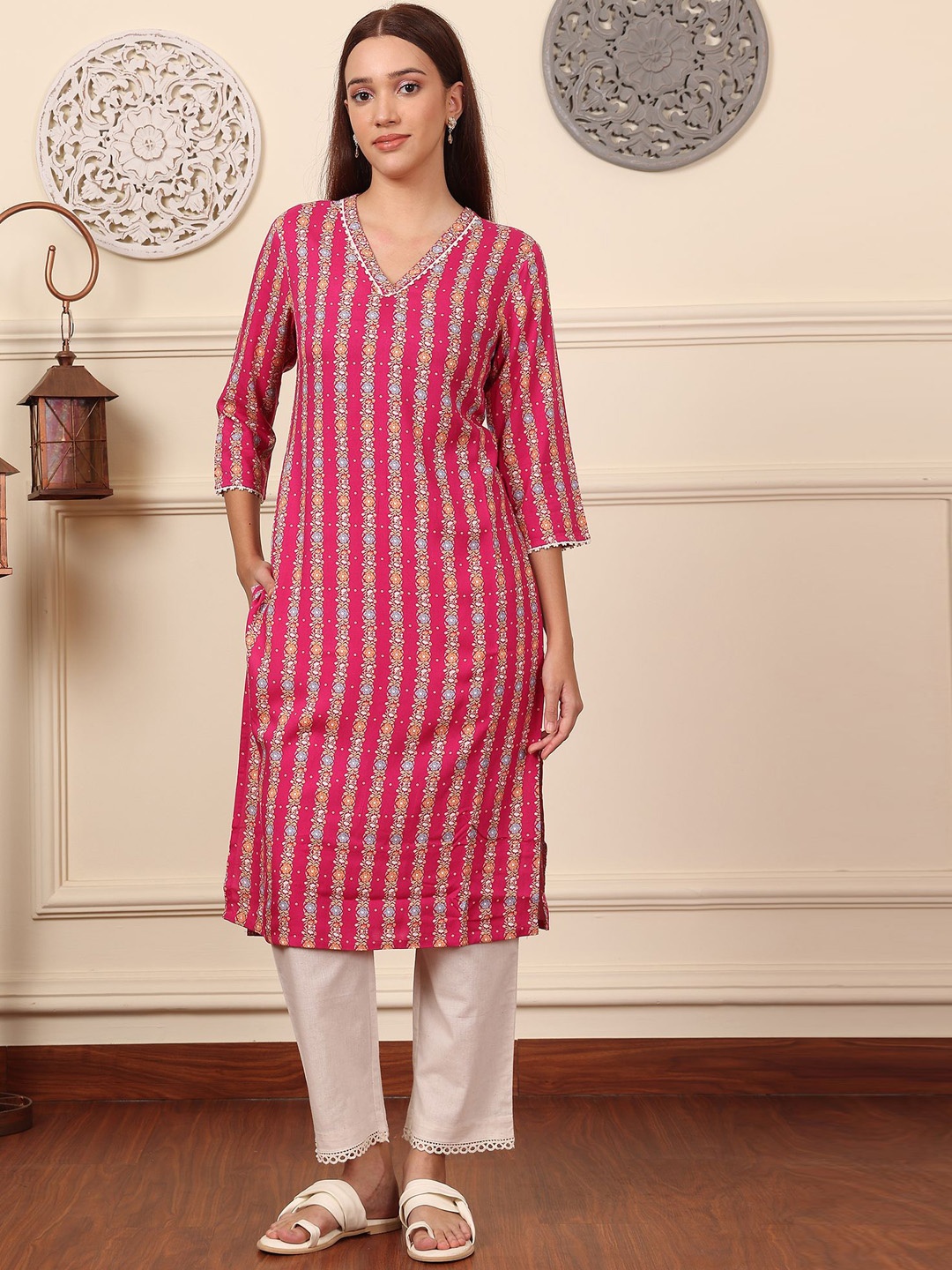 

W Women Geometric Printed Thread Work Kurta, Pink