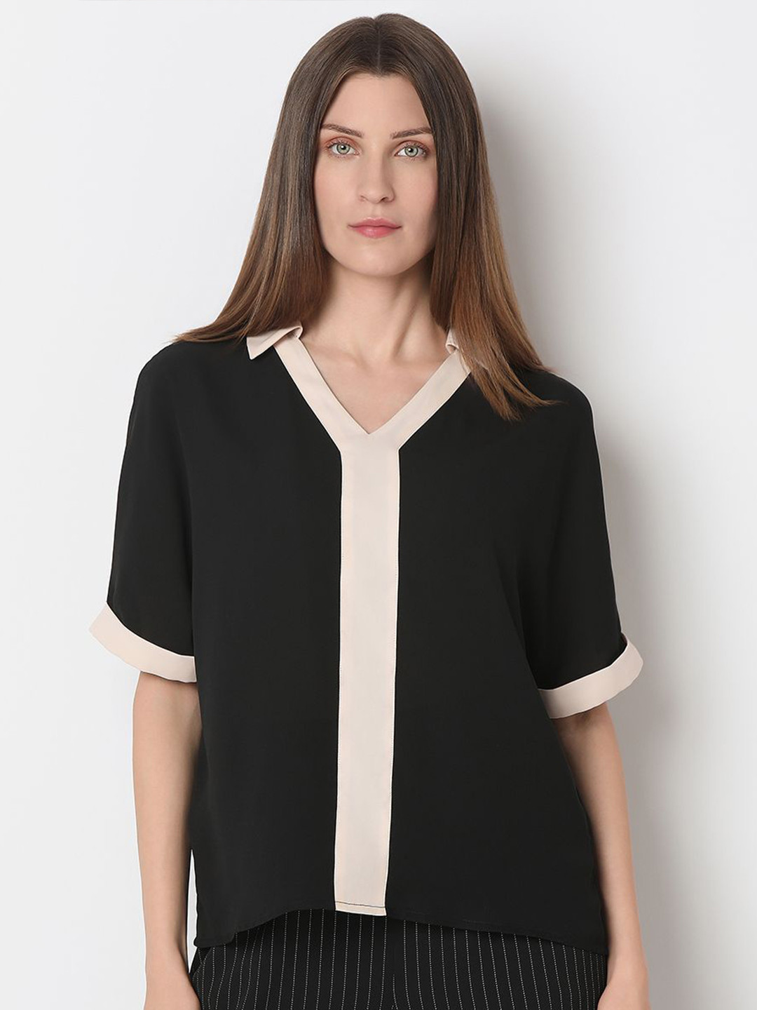 

Vero Moda Women Colourblocked Shirt Collar Monochrome Top, Black
