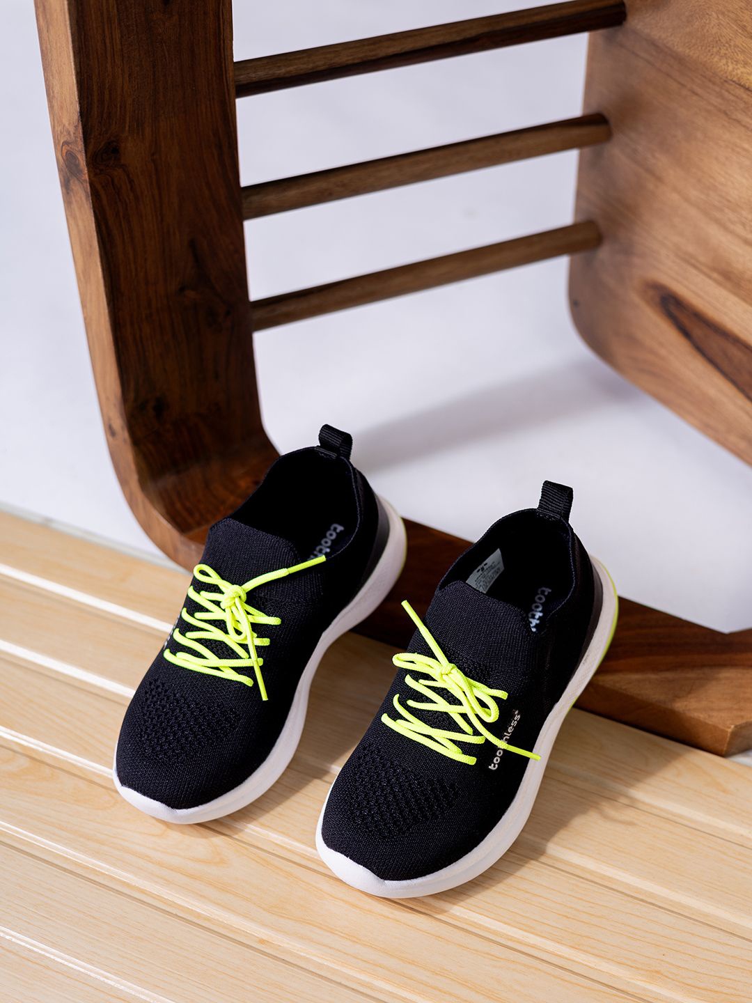 

toothless Boys Woven Design Slip-On Sneakers, Black