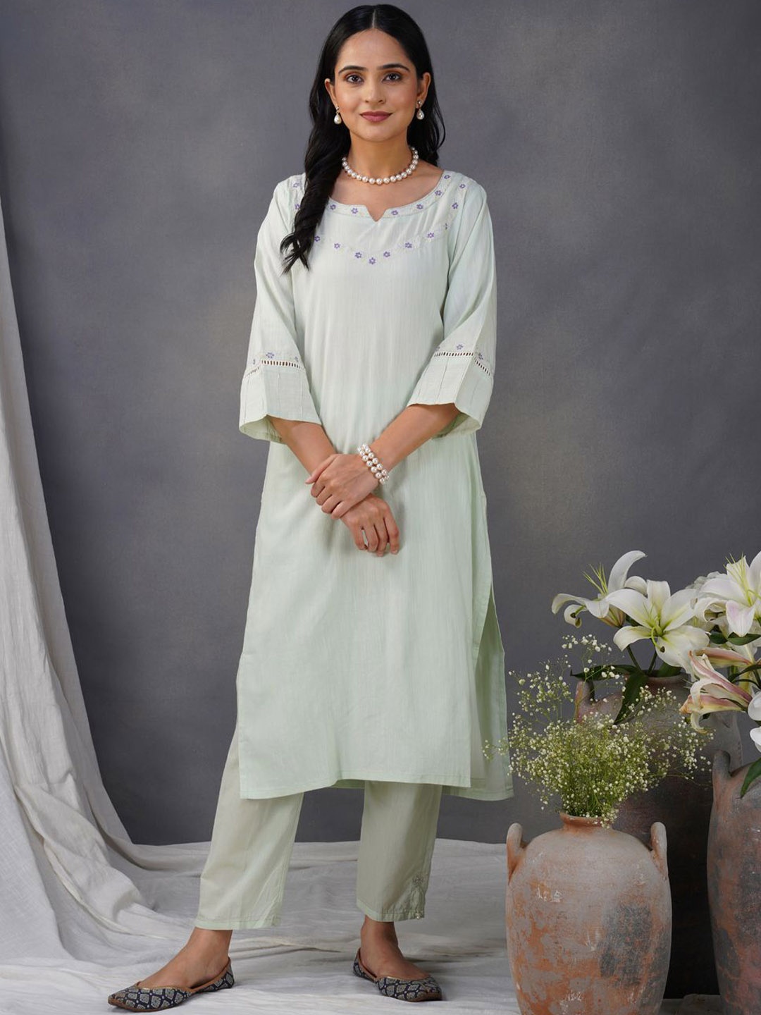 

zuri Women Embroidered Regular Pure Cotton Kurta with Trousers, Green