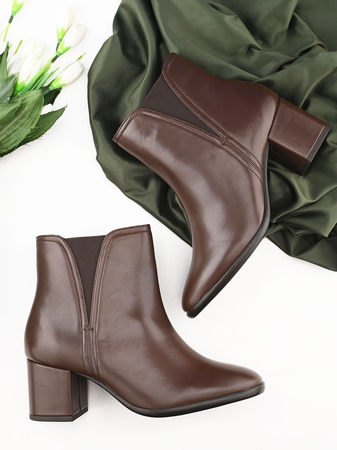 

The Roadster Lifestyle Co Women Block Heeled Ankle Boots, Brown