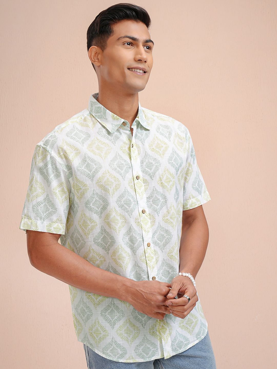 

HIGHLANDER Men Opaque Printed Casual Shirt, White