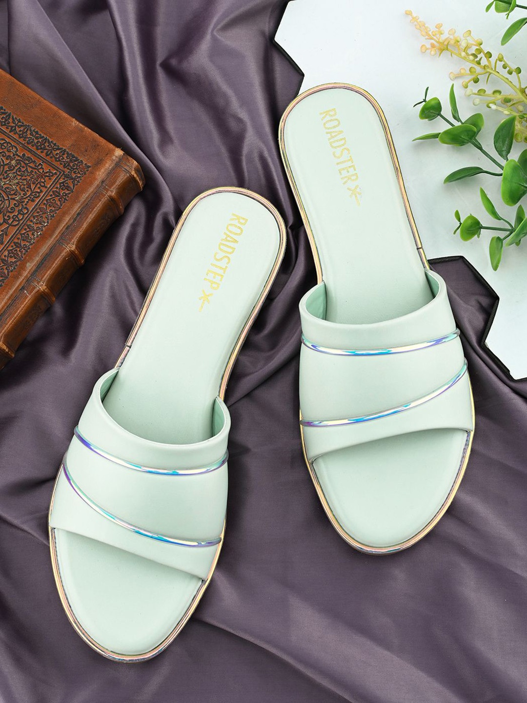 

The Roadster Lifestyle Co Women Open Toe Flats, Green