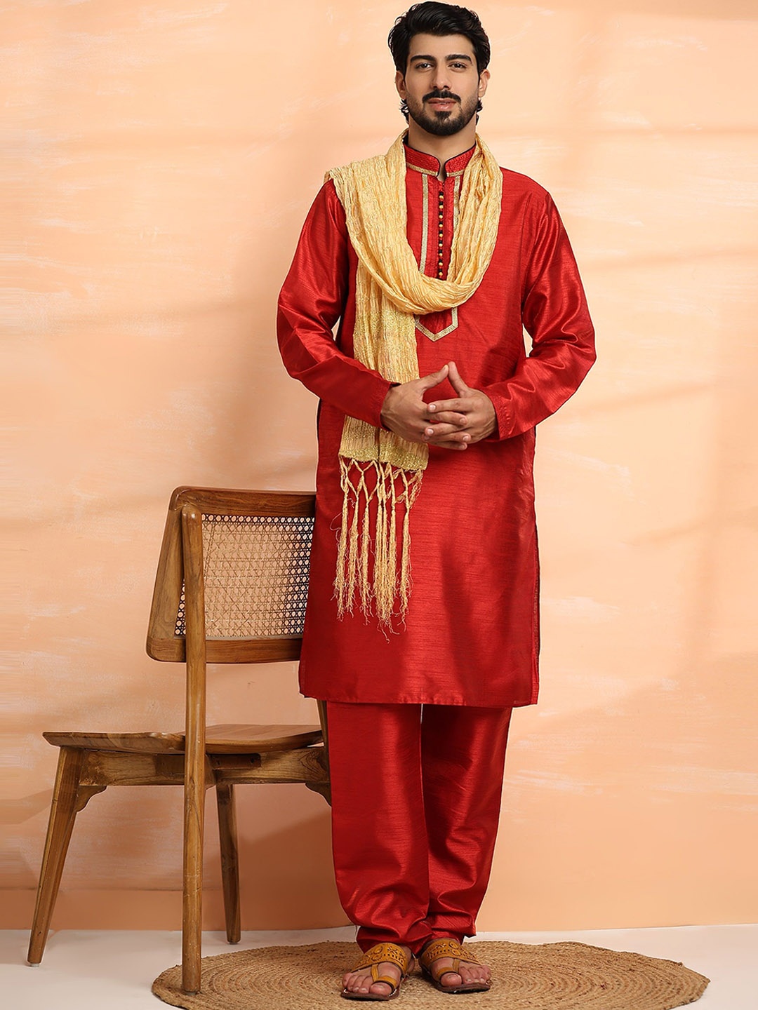 

SKAVIJ Men Ethnic Motifs Embroidered Regular Thread Work Dupion Silk Kurta with Pyjamas & With Dupatta, Red