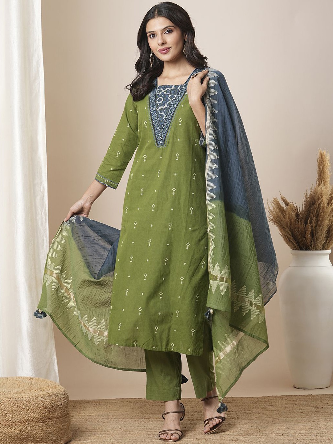 

KAMI KUBI Women Embroidered Regular Mirror Work Pure Cotton Kurta with Trousers & With Dupatta, Green