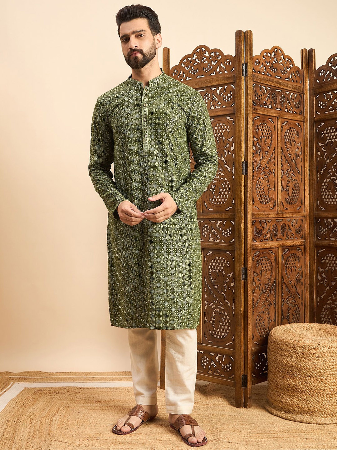 

HERE&NOW Men Printed Flared Sleeves Thread Work Kurta, Green