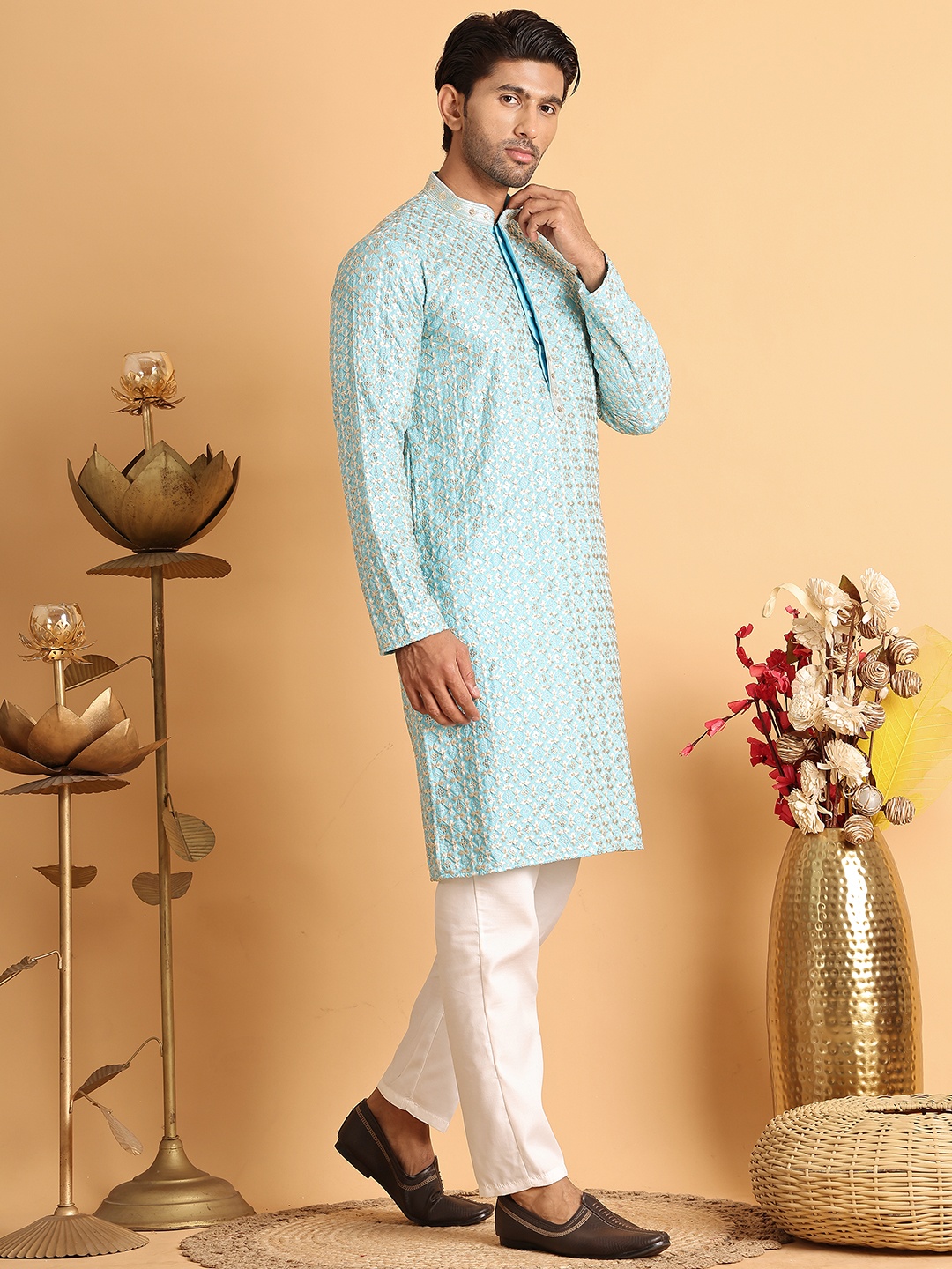 

Jompers Men Embroidered Regular Sequinned Kurta with Pyjamas, Turquoise blue