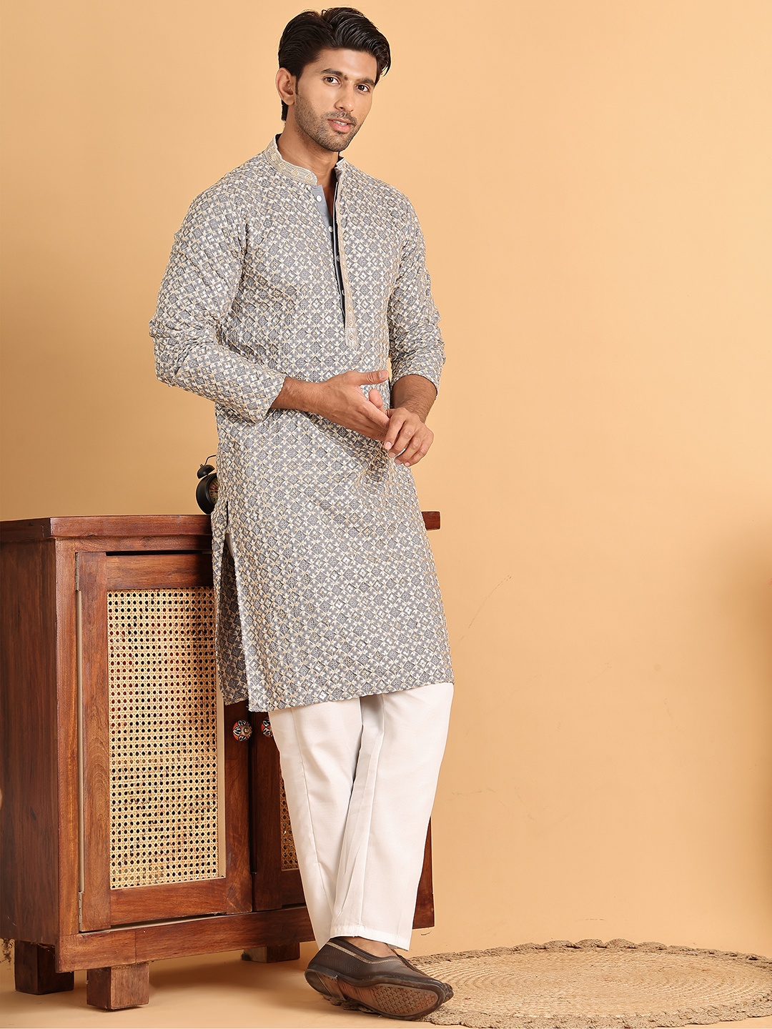 

Jompers Men Embroidered Regular Sequinned Kurta with Pyjamas, Grey