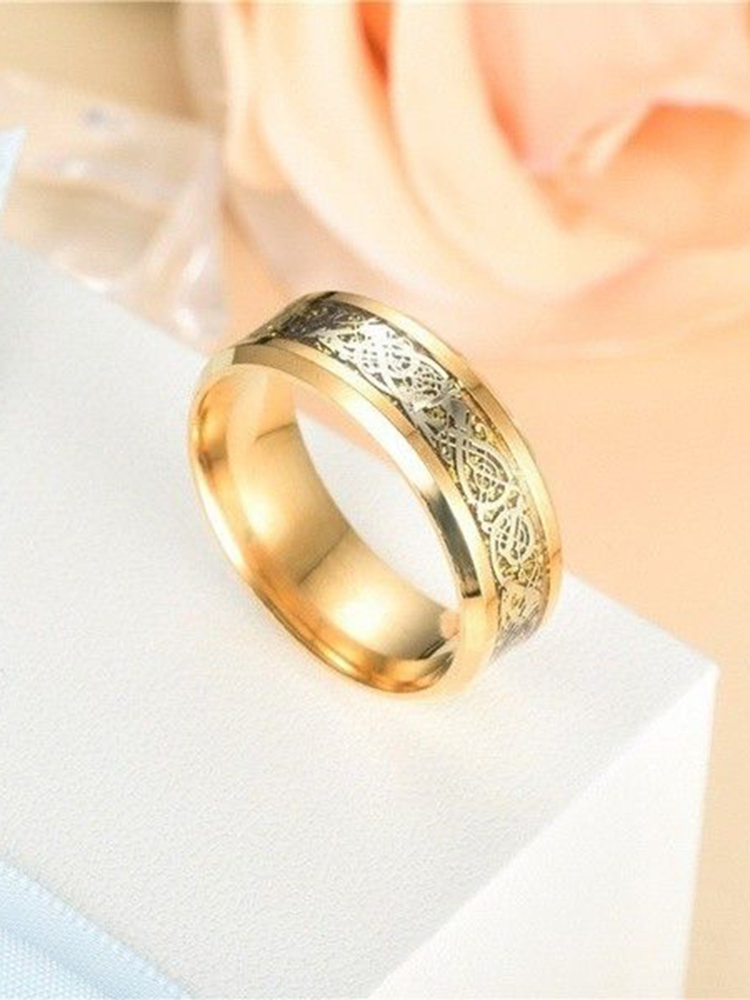 

Lila Textured Thumb Valentine Finger Ring, Gold