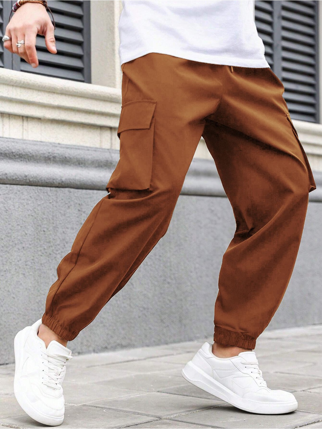 

NOBERO Men Mid Rise Regular Fit Joggers, Brown