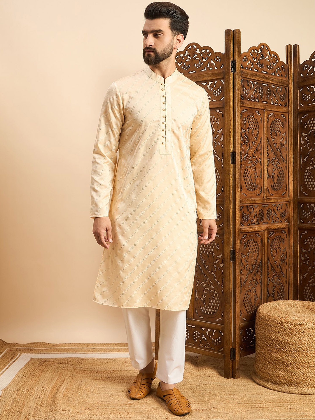 

HERE&NOW Men Ethnic Motifs Embroidered Thread Work Kurta, Yellow