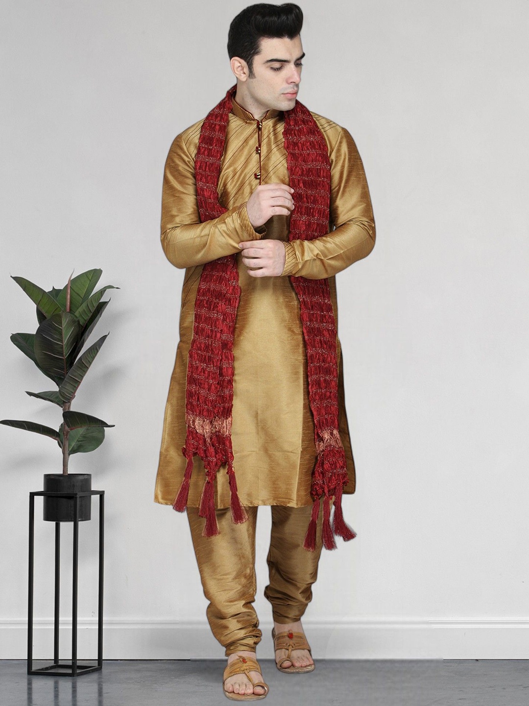 

SKAVIJ Men Printed Regular Thread Work Dupion Silk Kurta with Churidar & With Dupatta, Brown