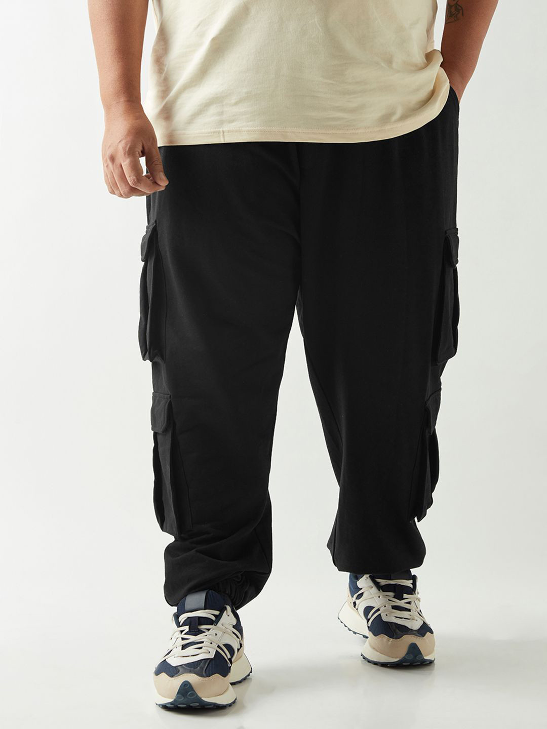 

Bewakoof AIR Men Plus Size Loose Fit Cargo Joggers, Black