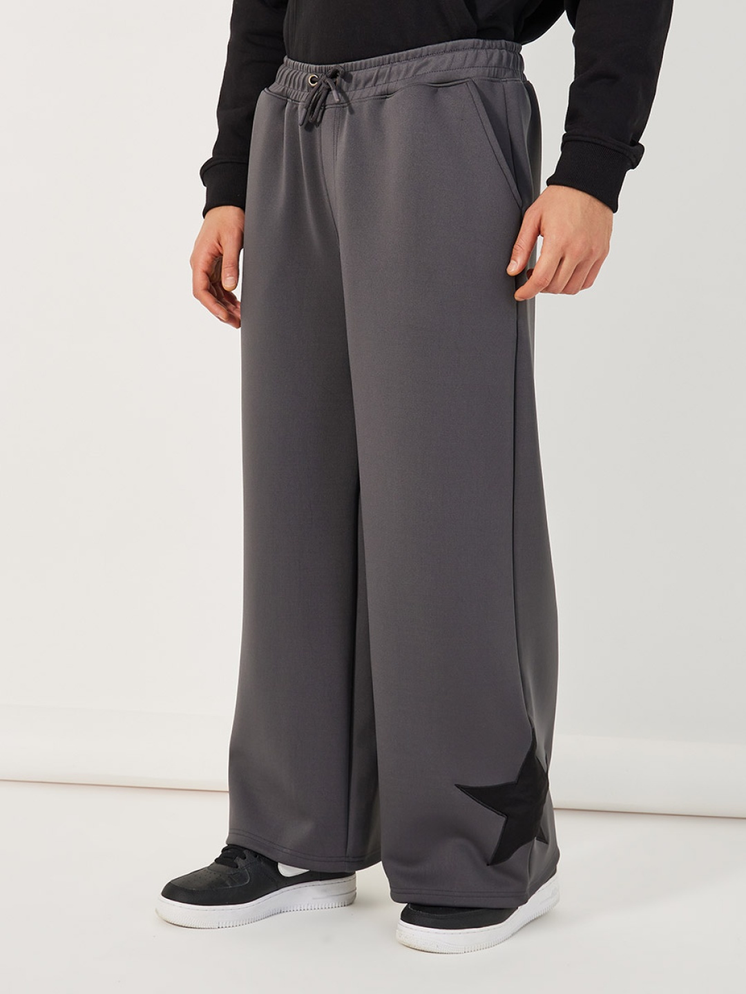 

Styli Men Applique Embroidery Wide Leg Open Hem Relaxed Fit Track Pant, Grey