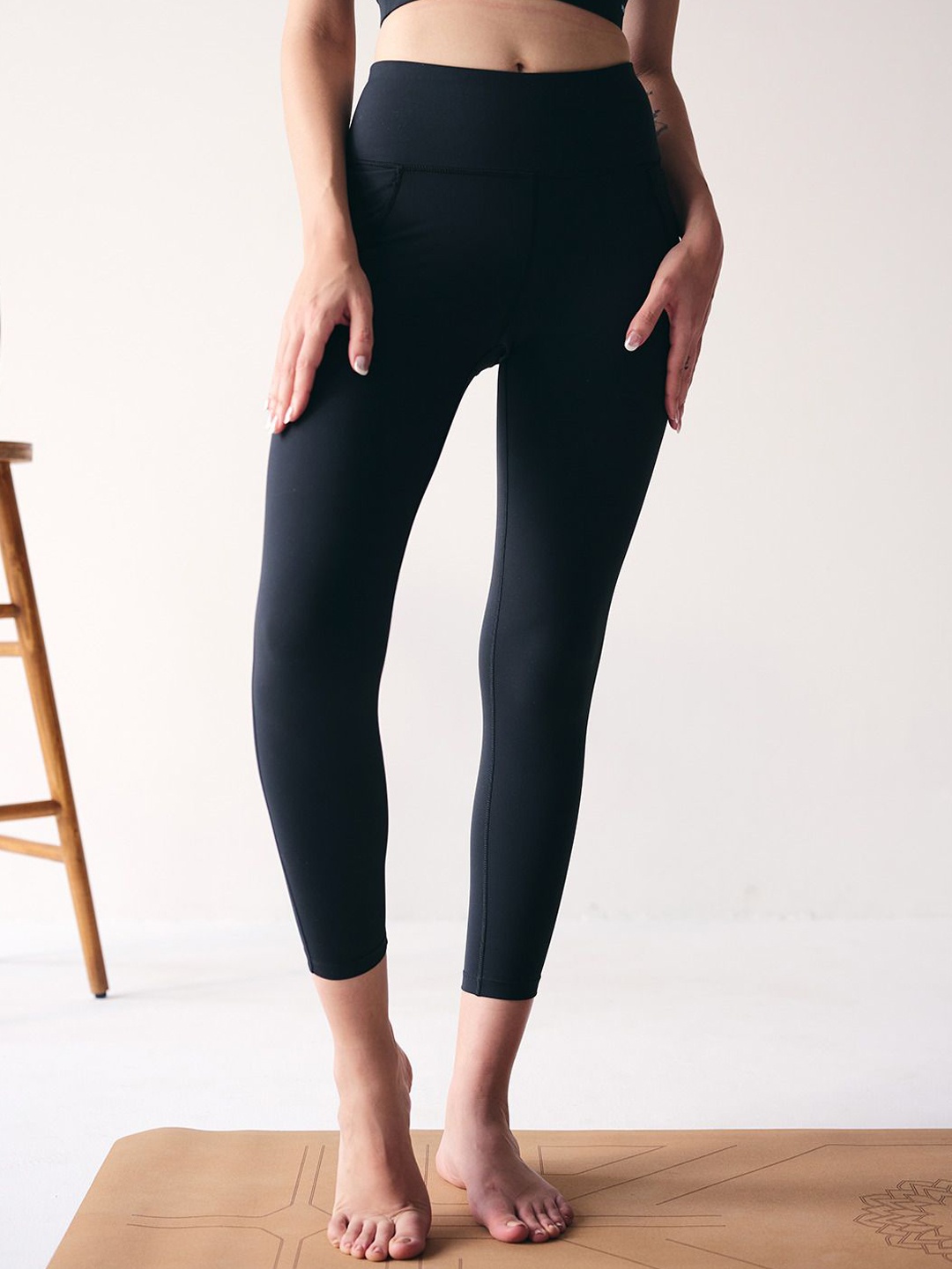 

WiseLife Women Ankle Length Yoga Tight, Black