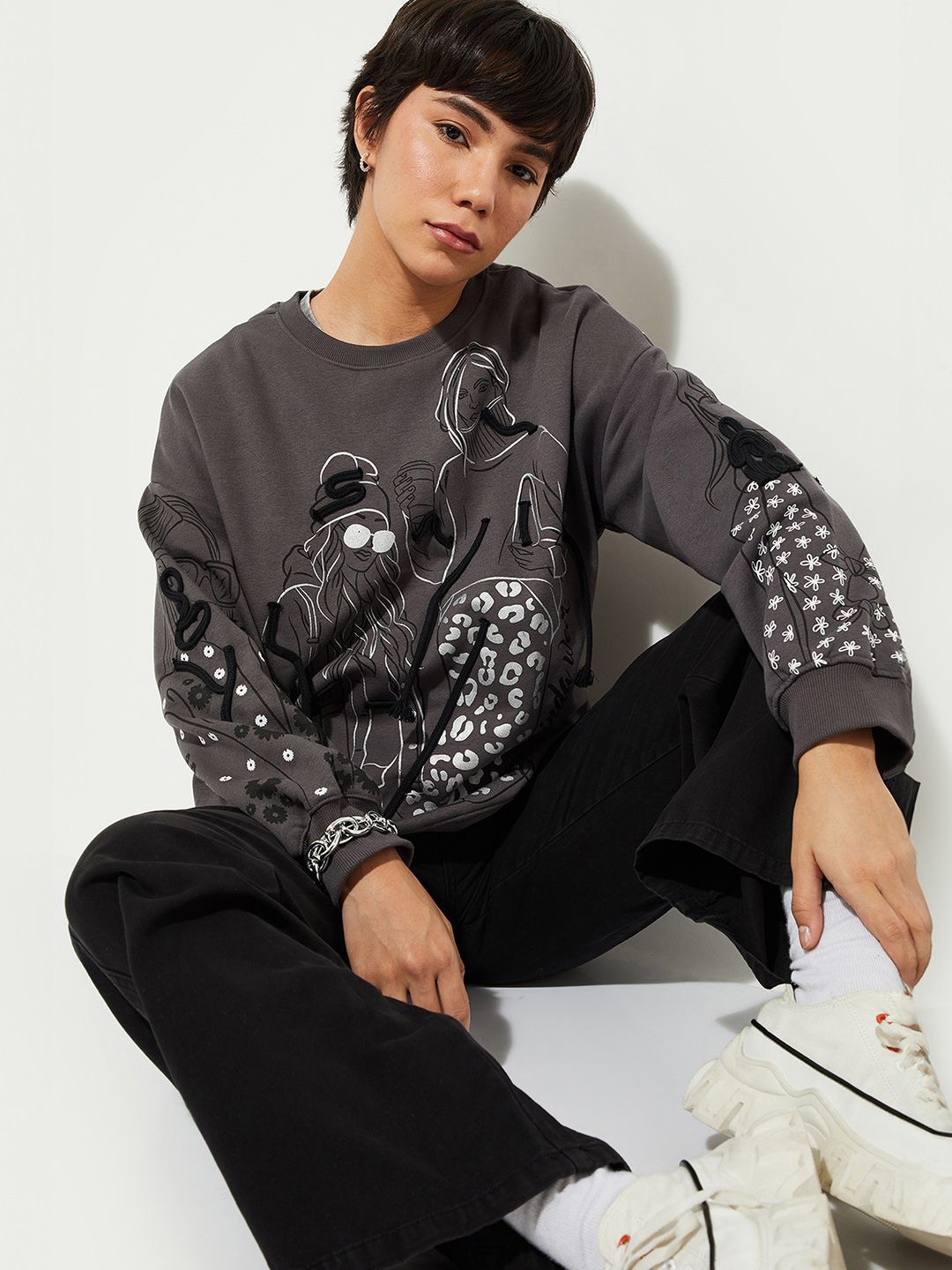 

MAX ALAYA F x URB_N Women Printed Sweatshirt, Grey