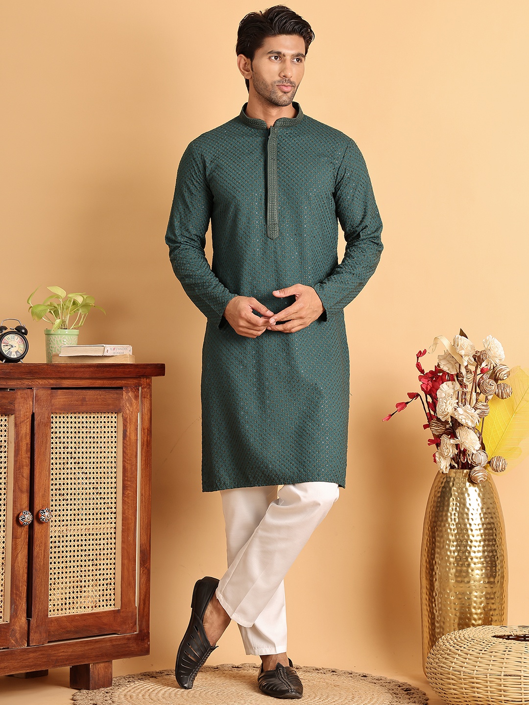 

Jompers Men Embroidered Regular Sequinned Kurta with Pyjamas, Sea green