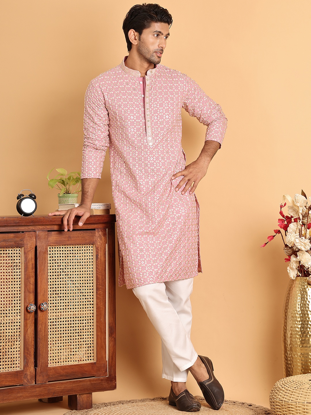 

Jompers Men Embroidered Regular Sequinned Kurta with Pyjamas, Pink