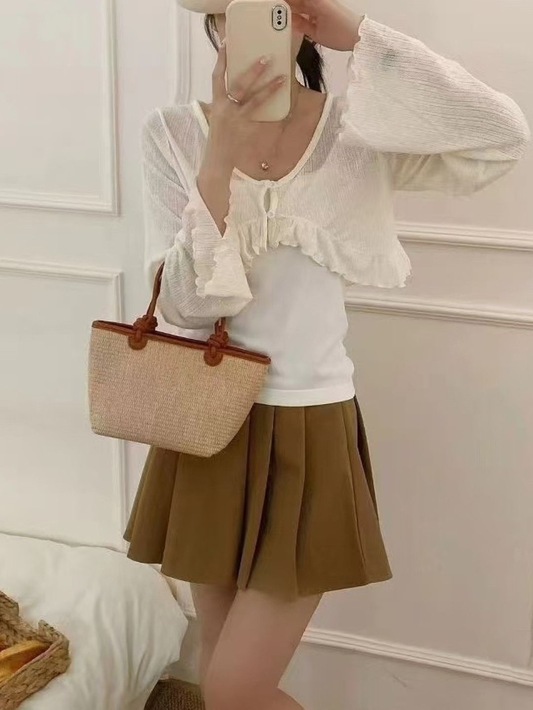 

KPOP Women Ruffles V-Neck Long Sleeves Top, Off white