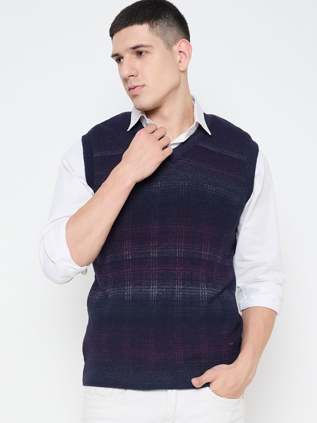 

Duke Men Checked Sweater Vest, Blue