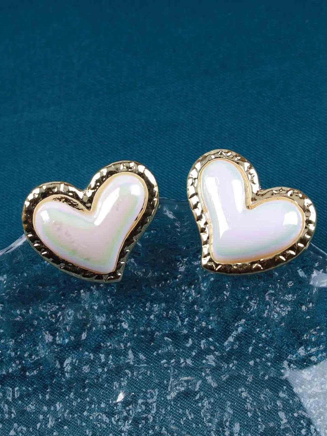 

DressBerry Women's Heart Shaped Studs Earrings, White