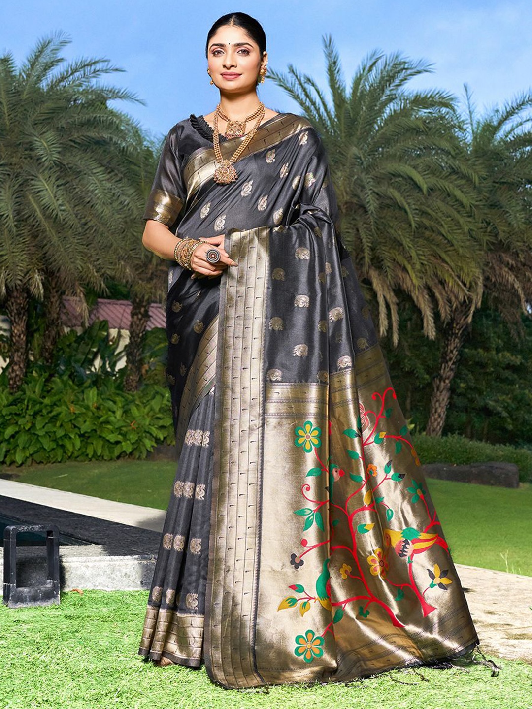

GARIYA Woven Design Zari Silk Blend Paithani Saree, Grey