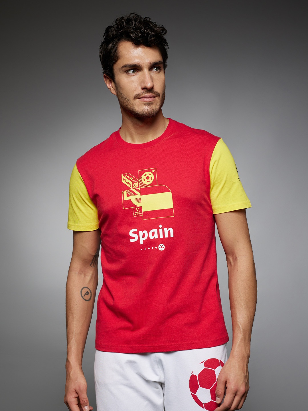 

Celio Men Red & Yellow FIFA WC'22 Printed T-shirt