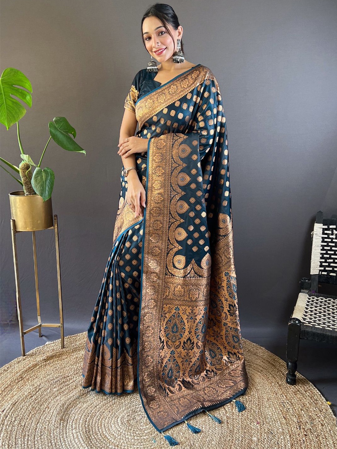 

Mitera Woven Design Zari Banarasi Saree, Teal