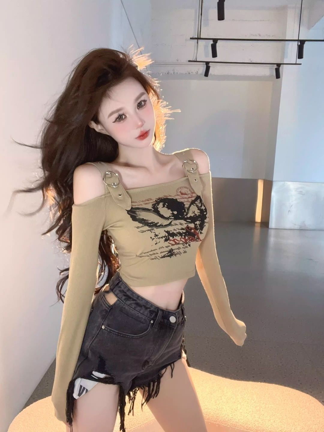 

KPOP Graphic Printed Crop Top, Brown