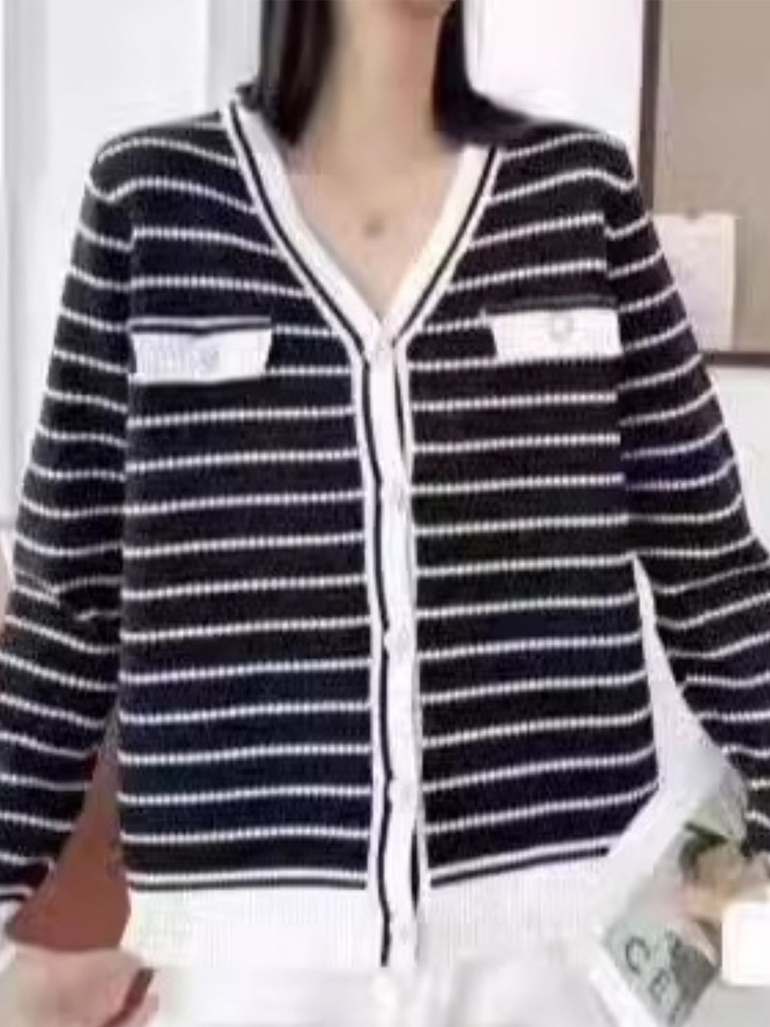 

KPOP Women Striped V-Neck Top, Black