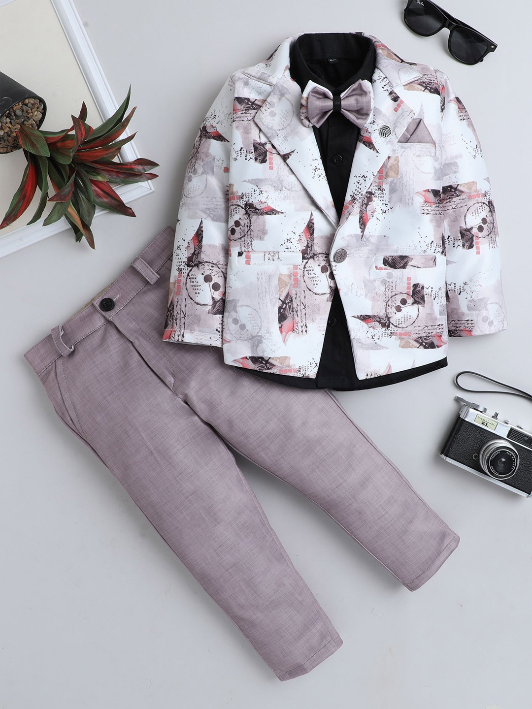 

FOURFOLDS Boys Notched Lapel Collar Blazer with Trouser & Shirt 3-piece Suit, Pink
