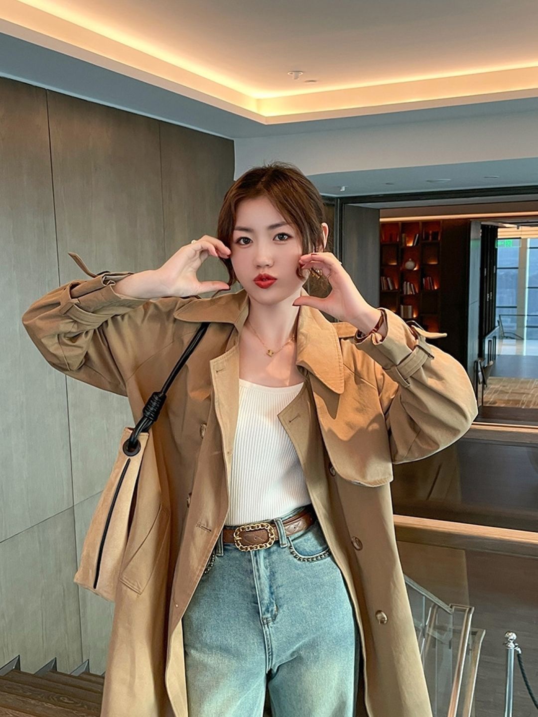 

KPOP Women Shoulder Straps Top, White