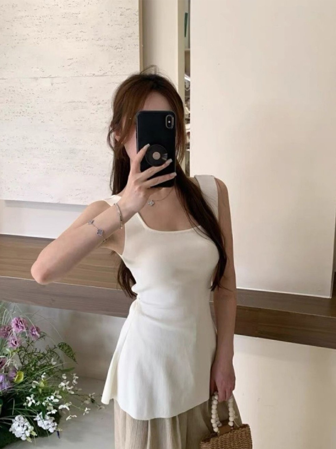 

KPOP Women Scoop Neck Sleeveless Top, Cream