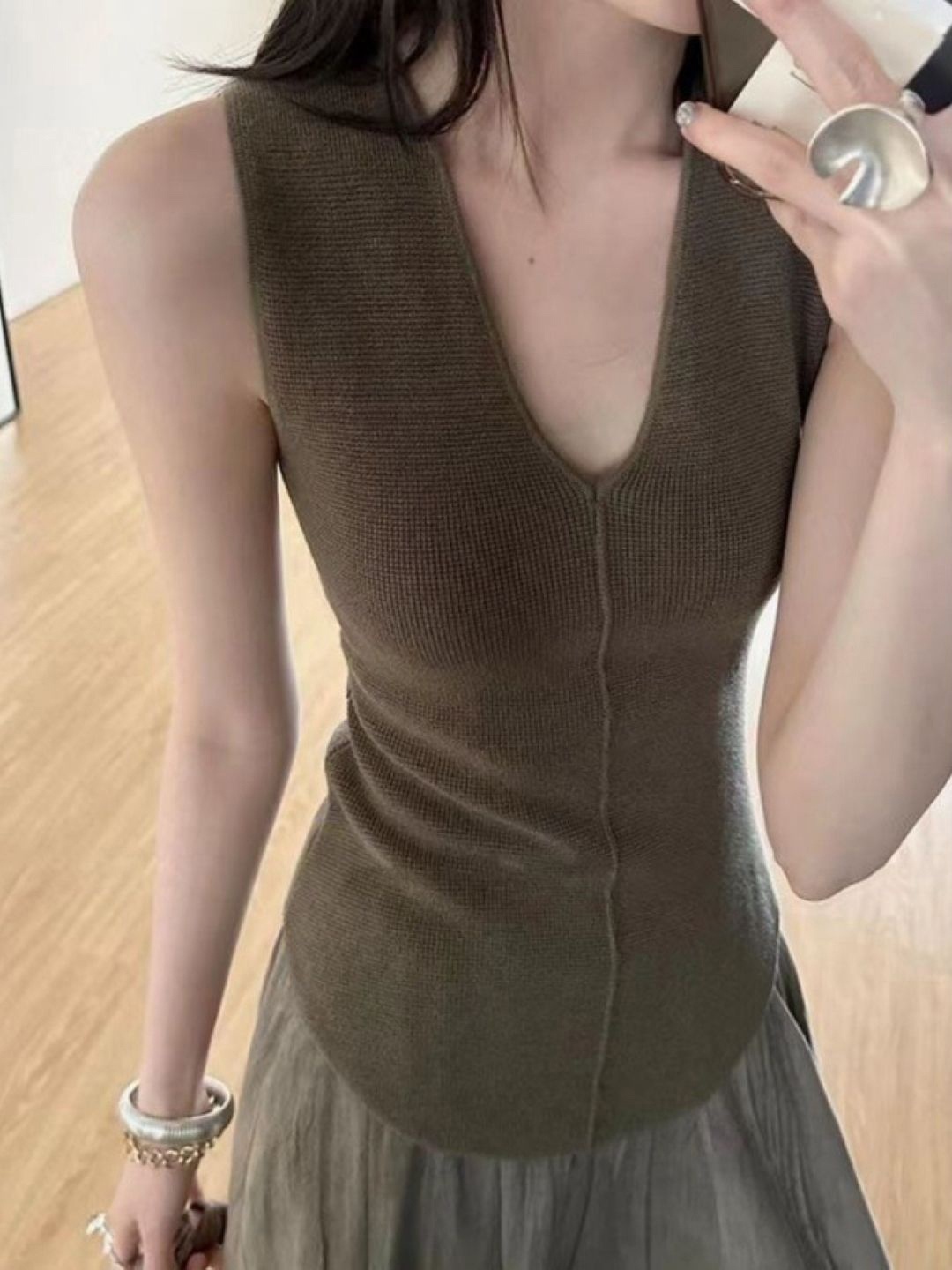 

KPOP Women V-Neck Top, Brown