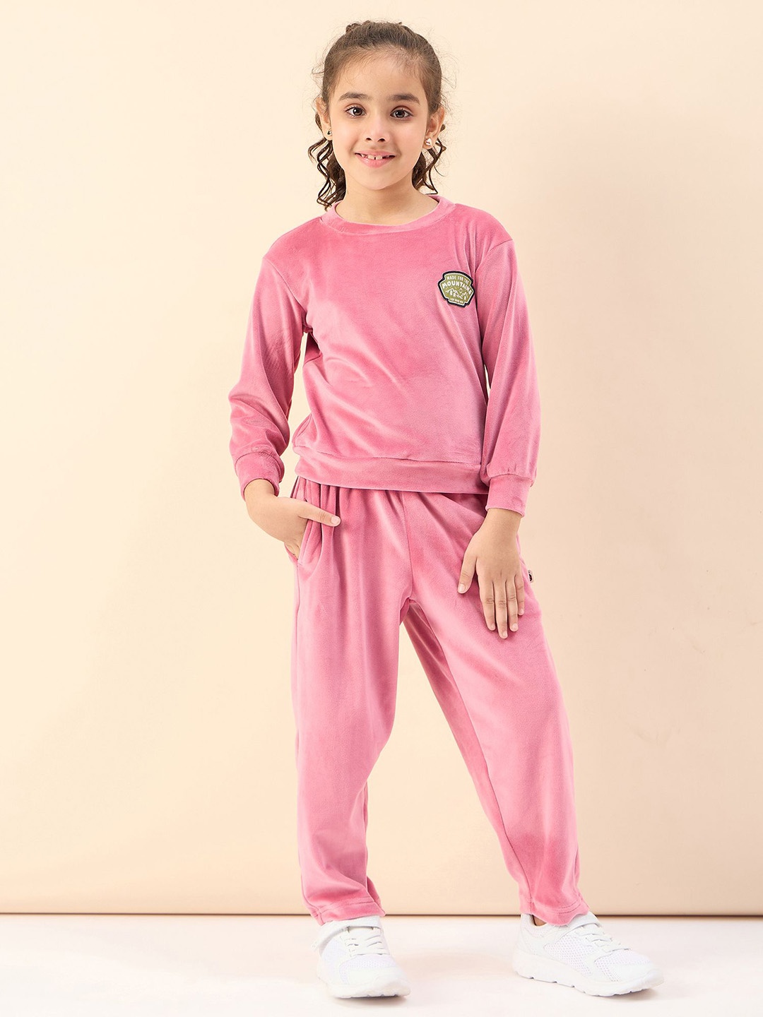 

Stylo Bug Girls Round Neck Printed Sweatshirt with Joggers, Pink