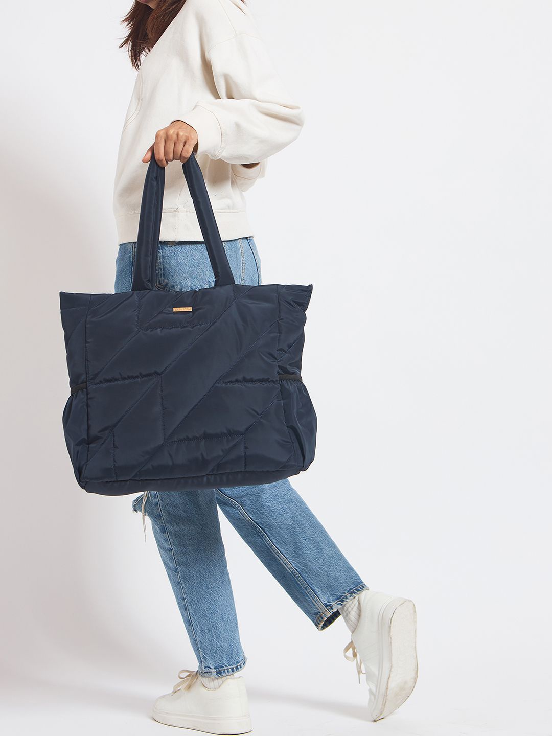 

Chumbak Women Solid Structured Shoulder Bag, Navy blue