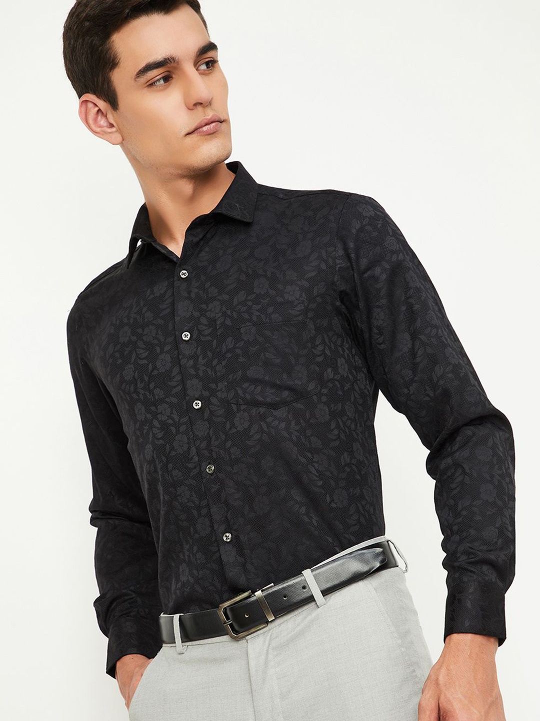 

max Men Spread Collar Floral Printed Cotton Casual Shirt, Black