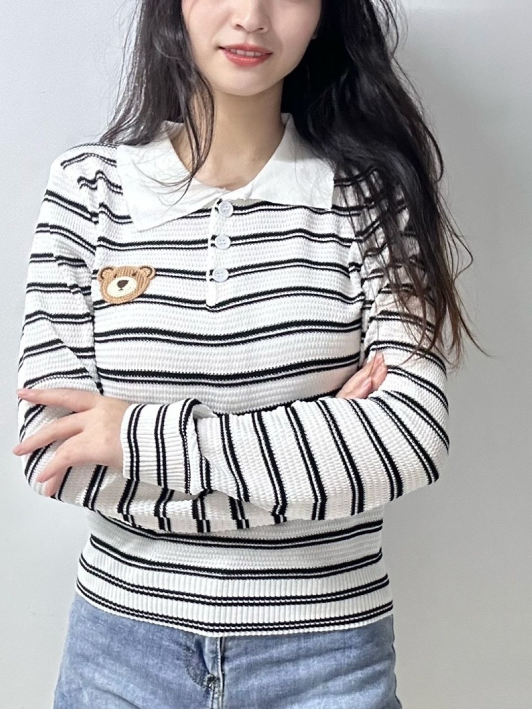 

KPOP Women Striped Extended Sleeves Top, White