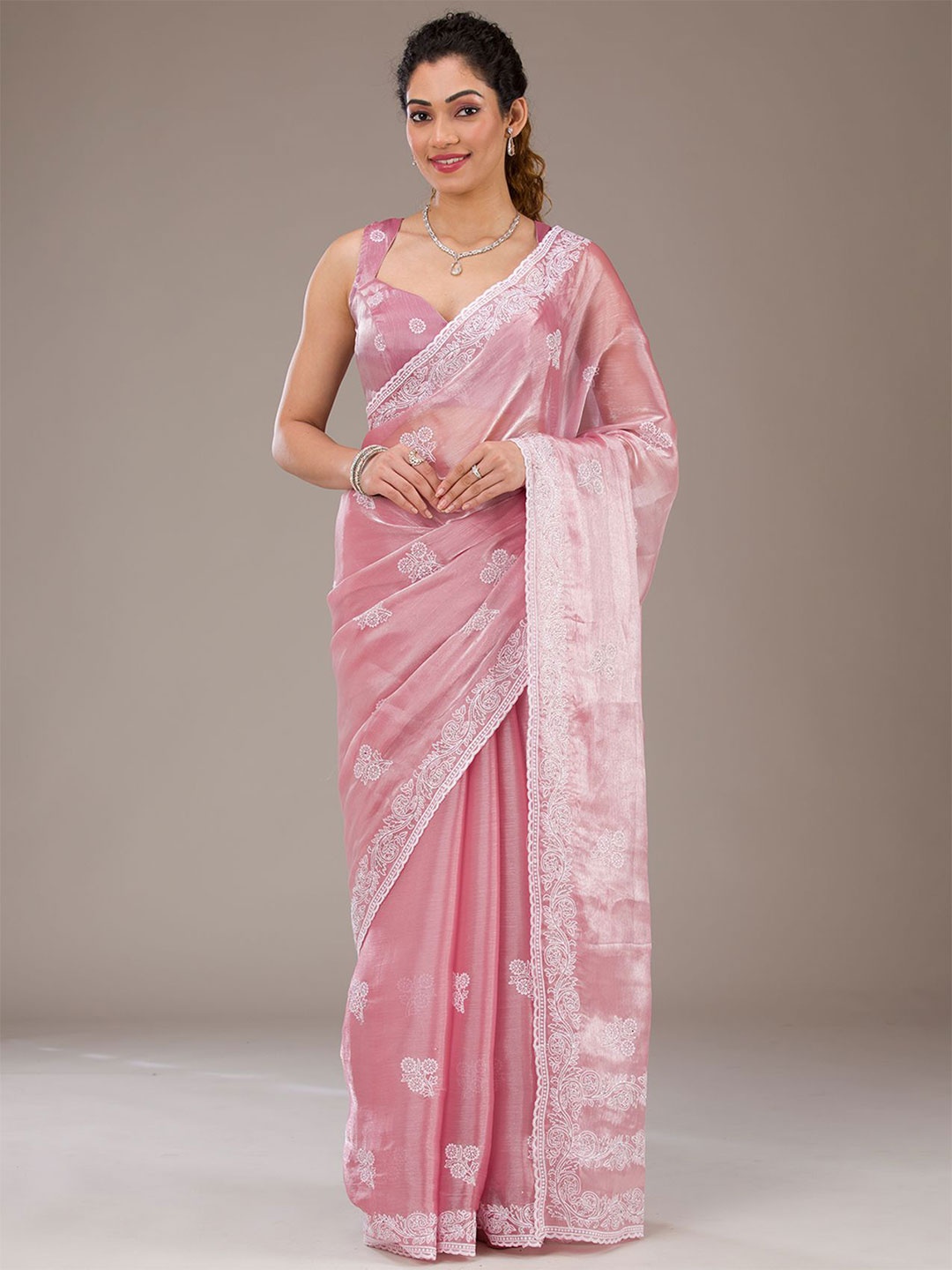 

Koskii Floral Embroidered Tissue Saree With Blouse Piece, Pink