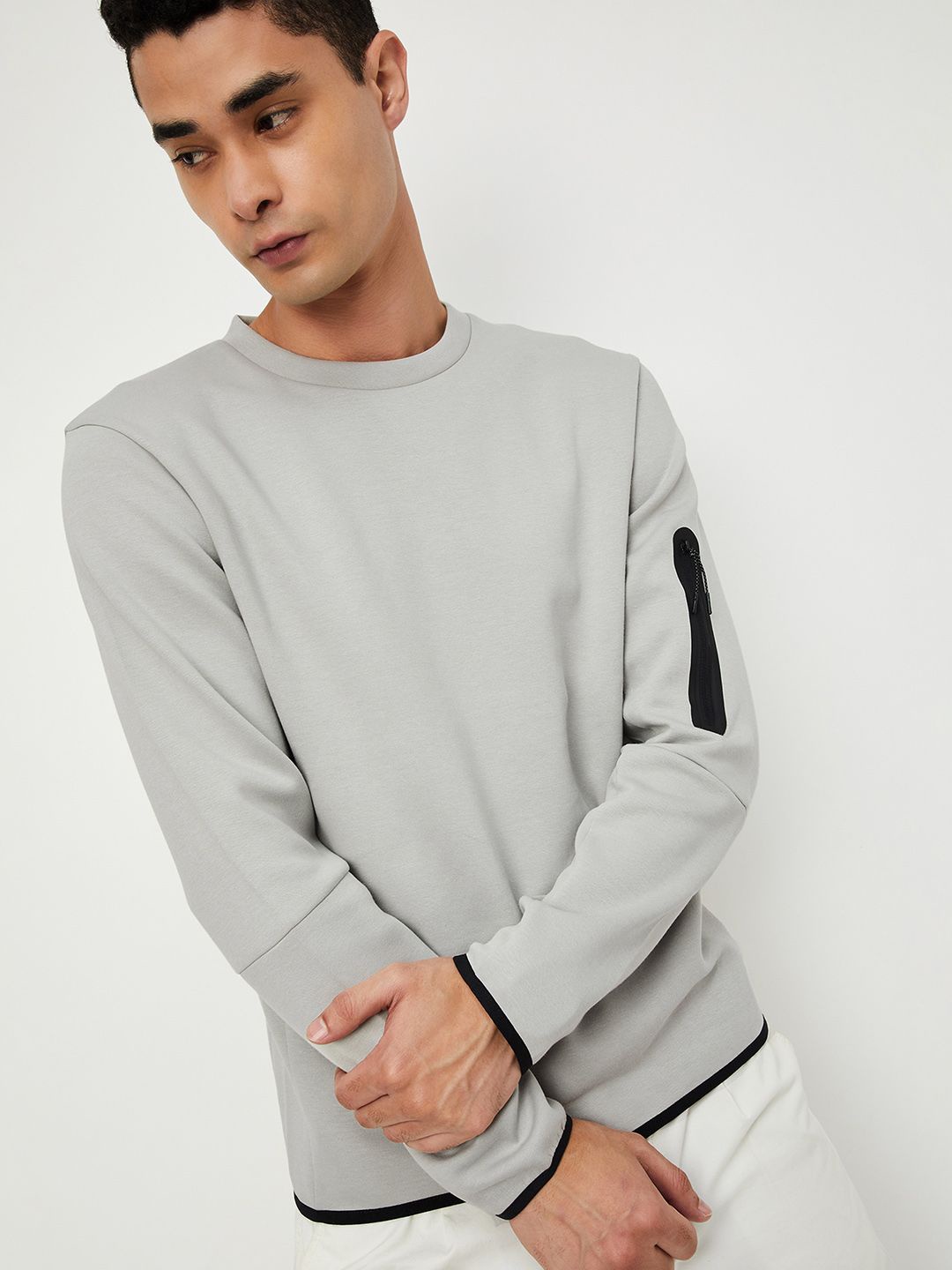 

max Men Long Sleeves Pullover Sweatshirt, Grey