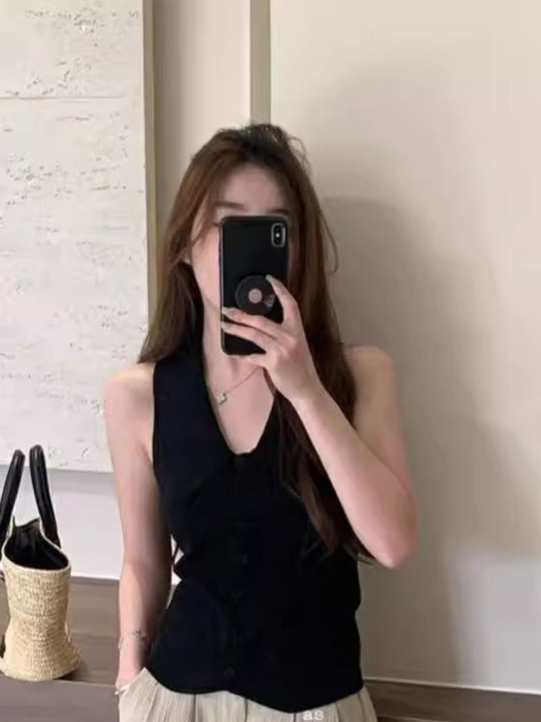 

KPOP V-Neck Sleeveless Top, Black