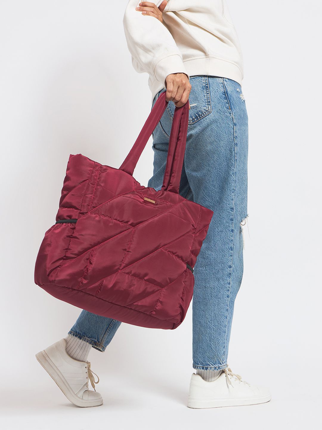 

Chumbak Women Textured Solid Structured Shoulder Bag, Maroon