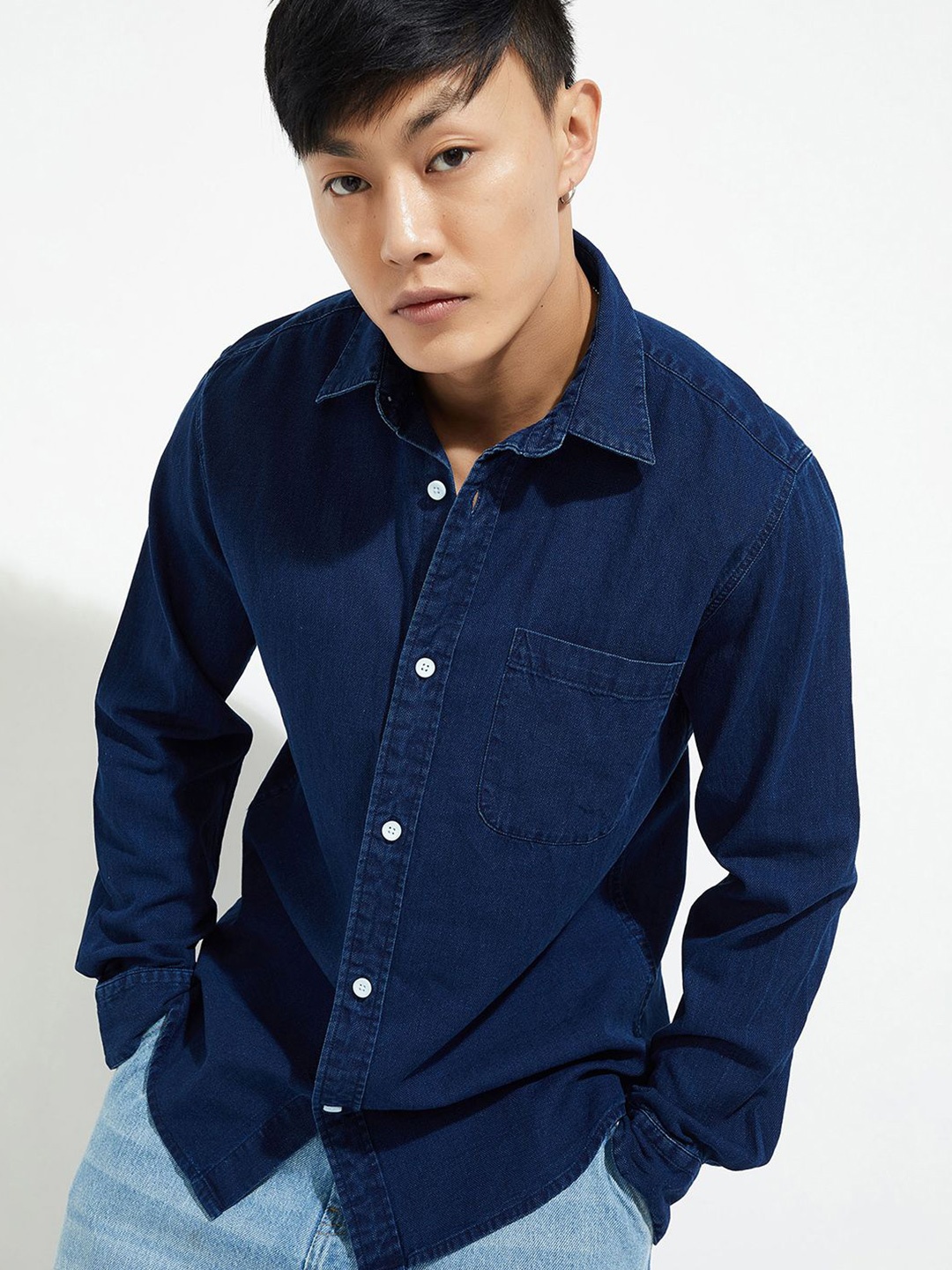 

Max URB_N Men Solid Regular Fit Denim Shirt, Navy blue