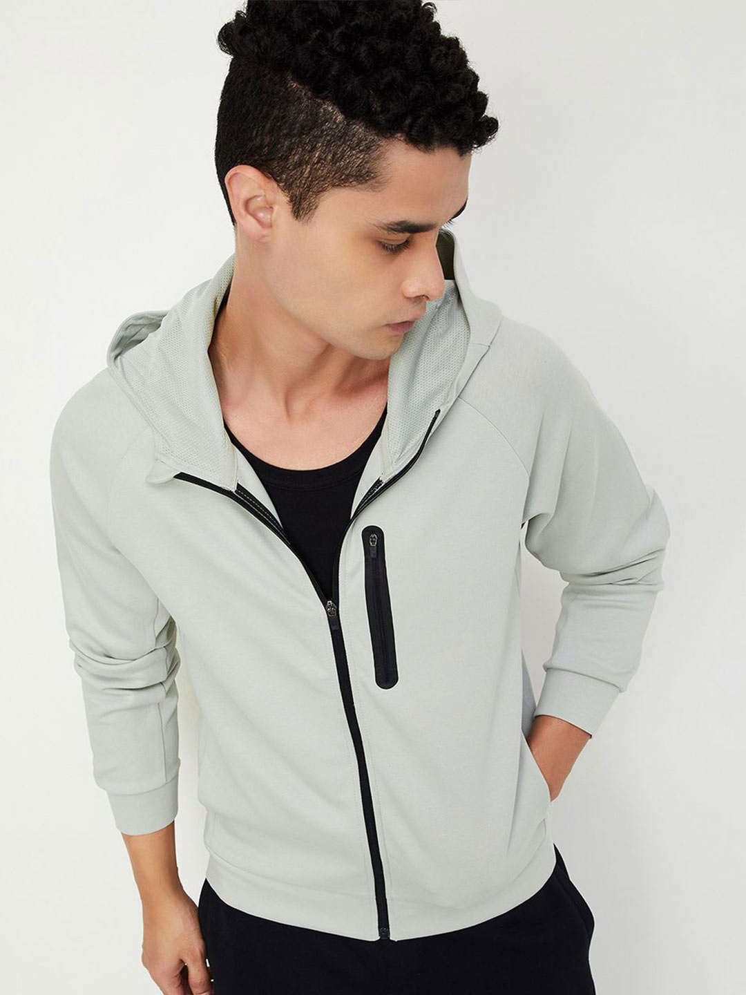 

max Men Long Sleeves Hooded Sweatshirt, Grey