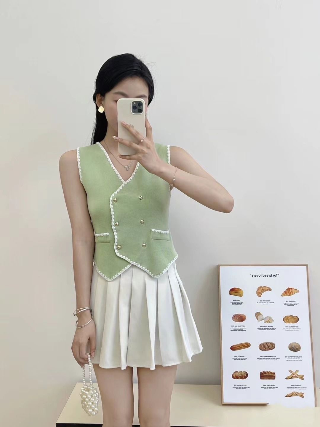 

KPOP Women V-Neck Sleeveless Top, Green