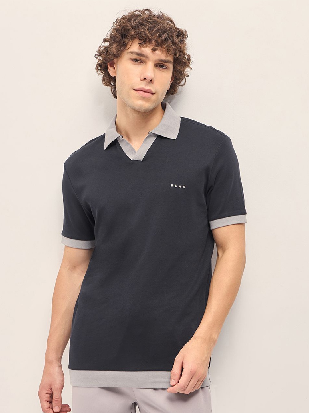 

THE BEAR HOUSE Men Polo Collar T-shirt, Black