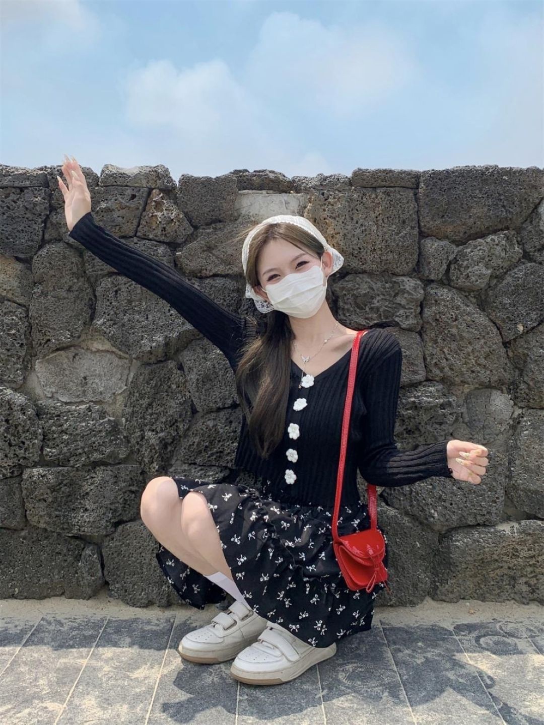 

KPOP Women V-Neck Extended Sleeves Top, Black