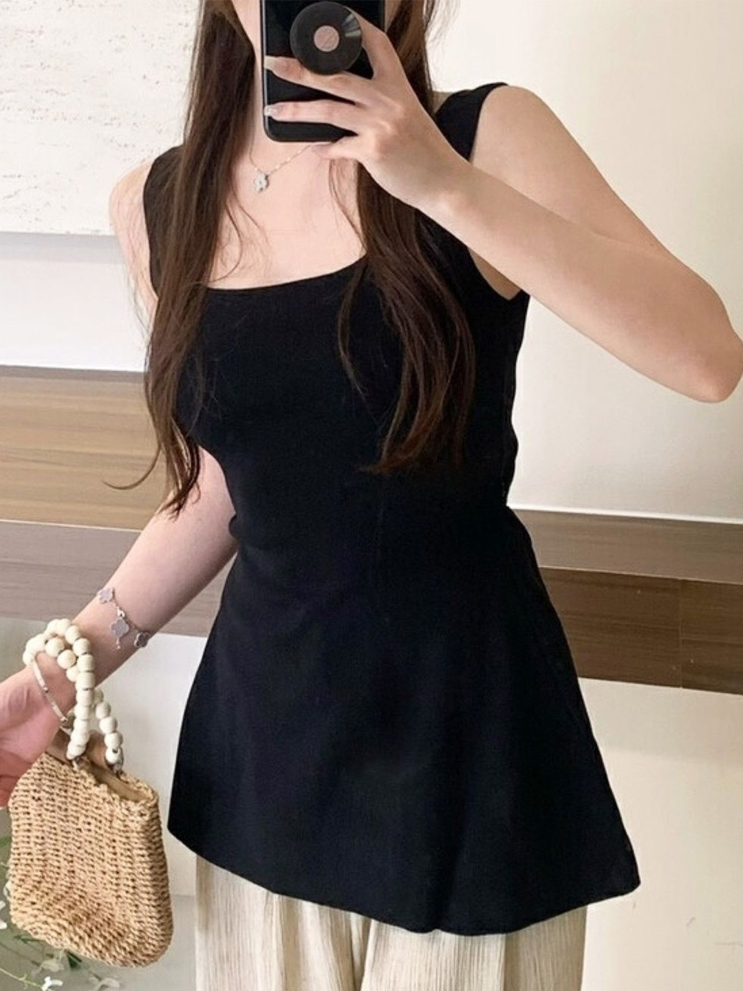 

KPOP Women Scoop Neck Sleeveless Top, Black